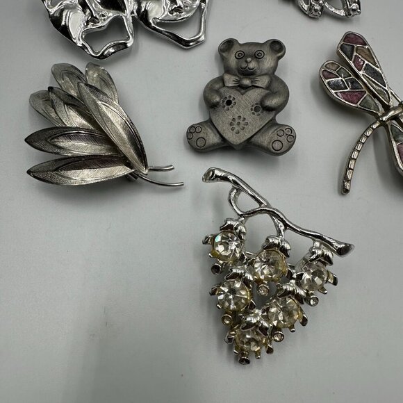 Vintage Brooch Lot Silver Tone Dragonfly Leaf Mask Bear Flower Cluster 6PC - Picture 3 of 15